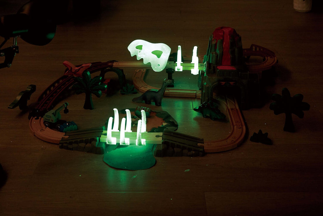 Dino wooden railway adventure set glow in the dark (61 pcs )