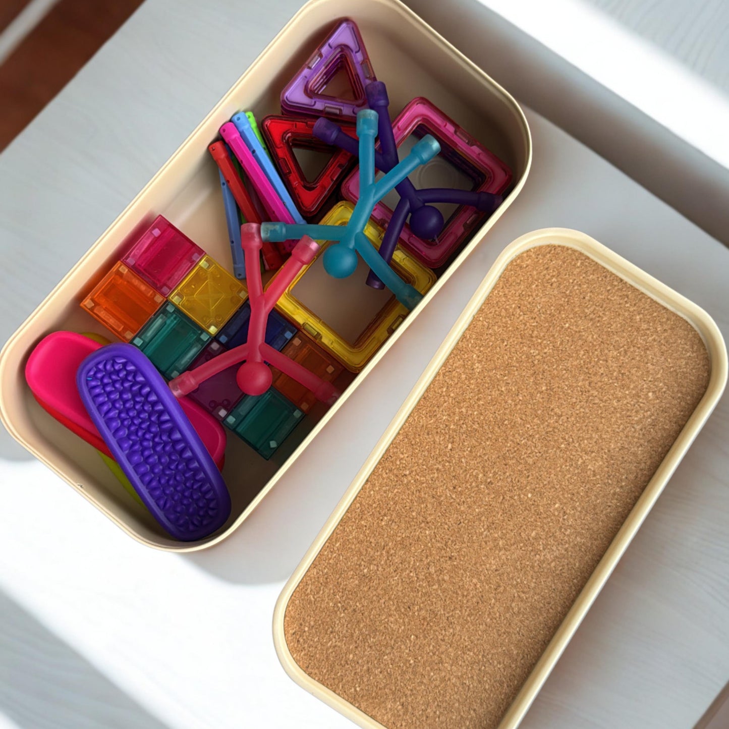 Busy magnetic box - 48 pcs ( random colors)