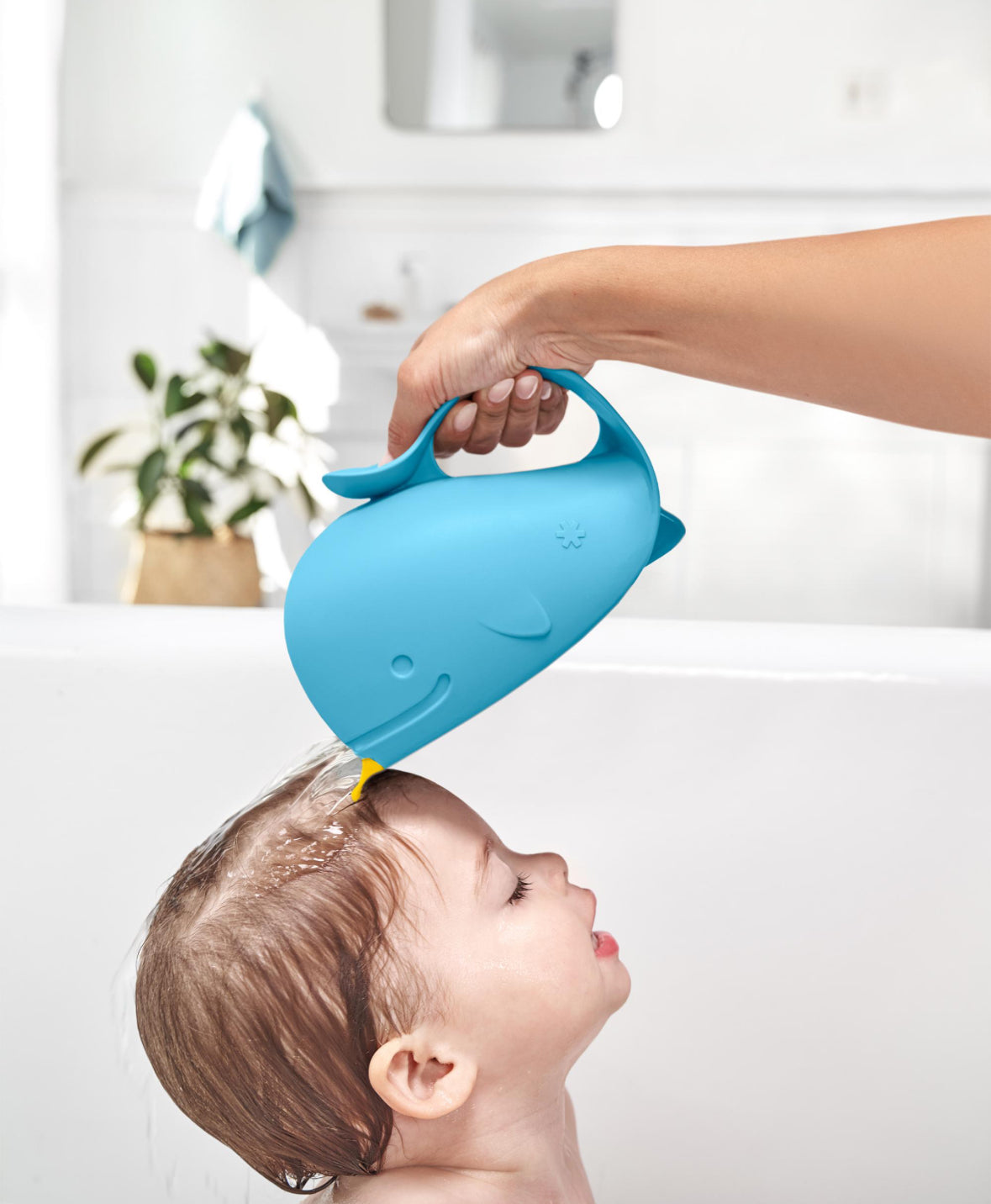 Moby waterfall bath rinser
