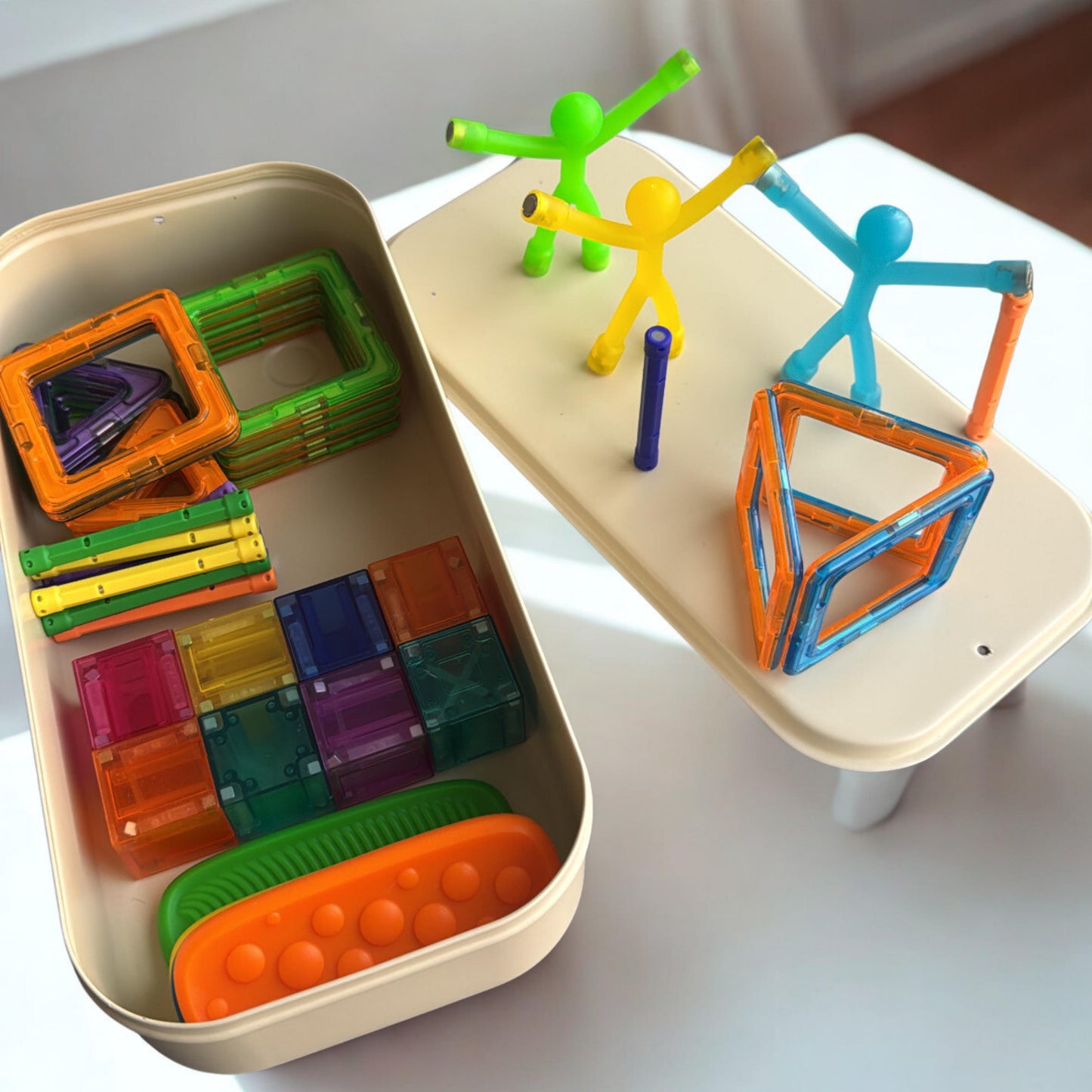 Busy magnetic box - 48 pcs ( random colors)