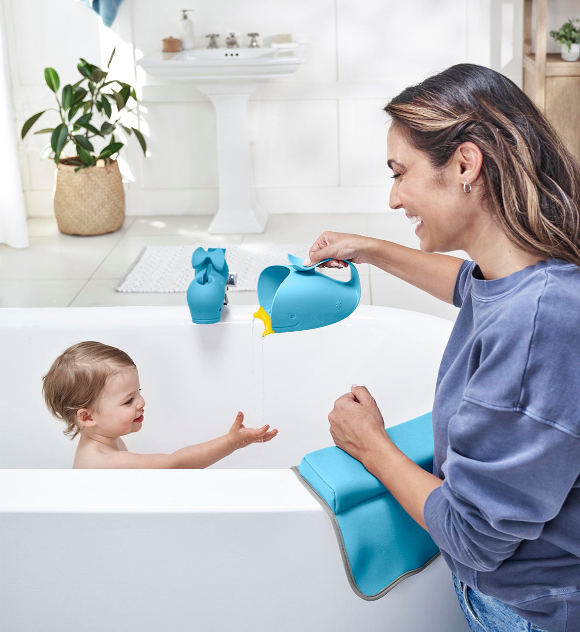 Moby waterfall bath rinser